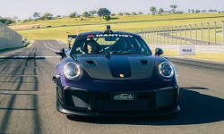 Porsche 911 GT2 RS bate recorde, na categoria carros de rua, do quadro Volta Rápida do canal Acelerados.  Crédito: Juan Alex