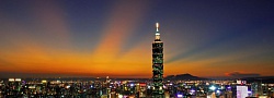 Vista noturna de Taipei (© Chen Su Jen)