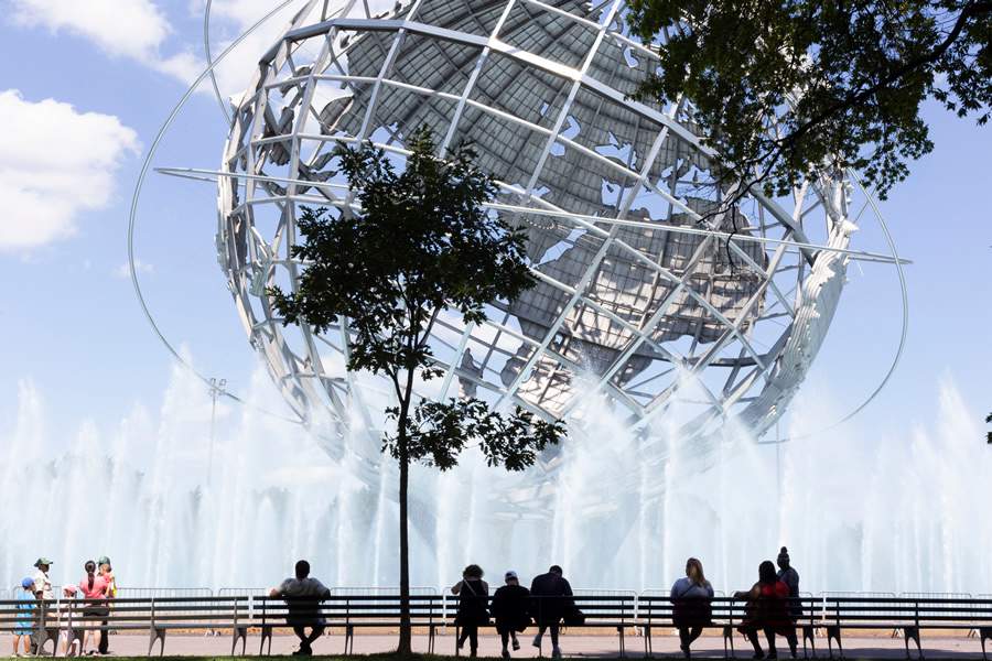 O Unisphere, um gigantesco globo de aço construído especialmente para a Exposição Mundial de 1964, fica no Flushing Meadows Corona Park, no bairro de Corona, e tornou-se um ícone do Queens e de Nova York (Crédito: Shelli Weiler/NYC &amp; Company)