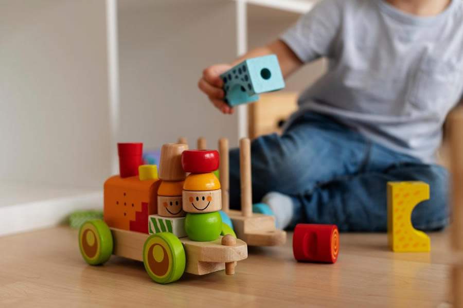 Segurança infantil evite brinquedos perigosos - Imagem de Freepik