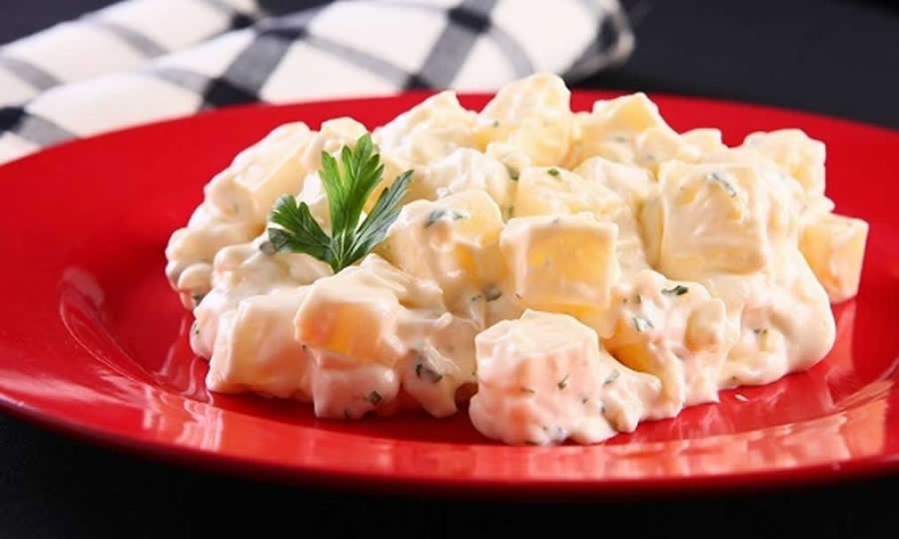 Hellmanns’s apresenta receitas para fazer um churrasco completo e saboroso: Salada de batata (maionese)