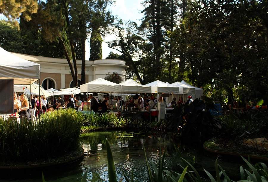 Evento acontece no jardim da Casa Museu Ema Klabin e reúne diversos expositores. Foto: divulgação.