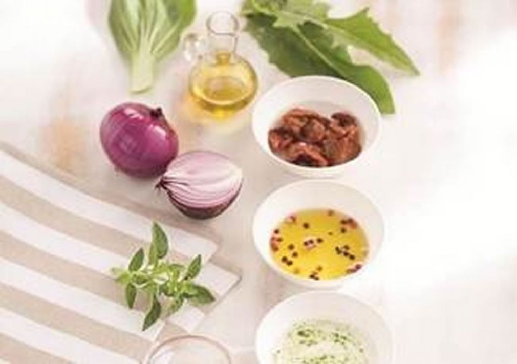 Salada de Folhas com Molho de Iogurte de Ervas e Mostarda