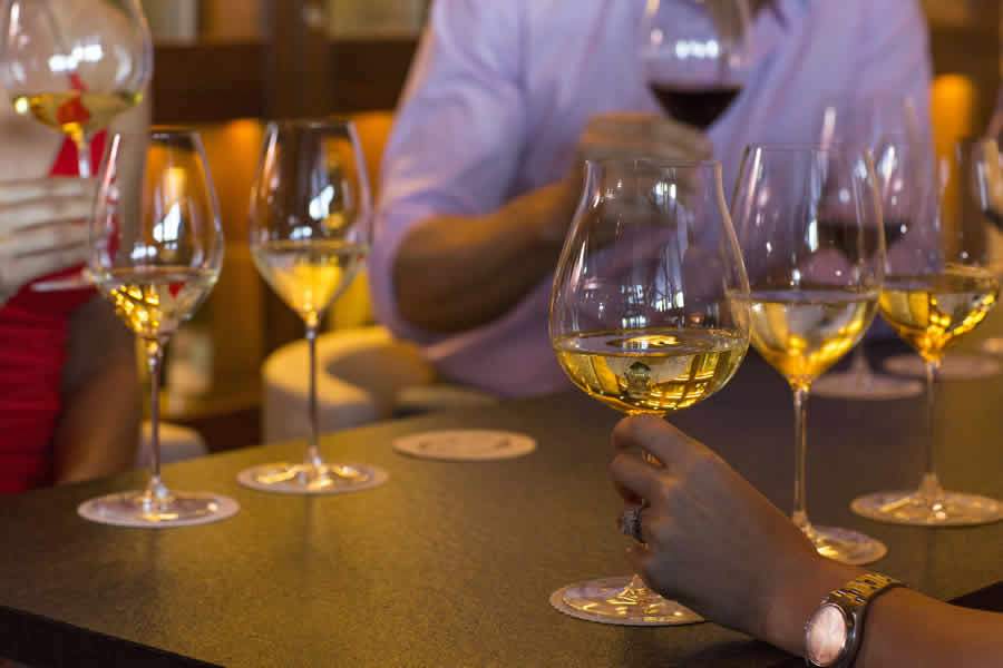 A Série Meet The Winemaker 2022 da Norwegian Cruise Line Comemora Seu Início na Europa