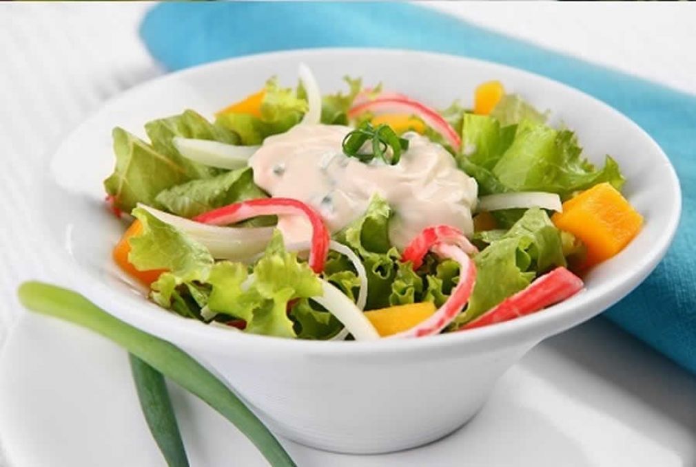 Hellmanns’s apresenta receitas para fazer um churrasco completo e saboroso: Salada com manga