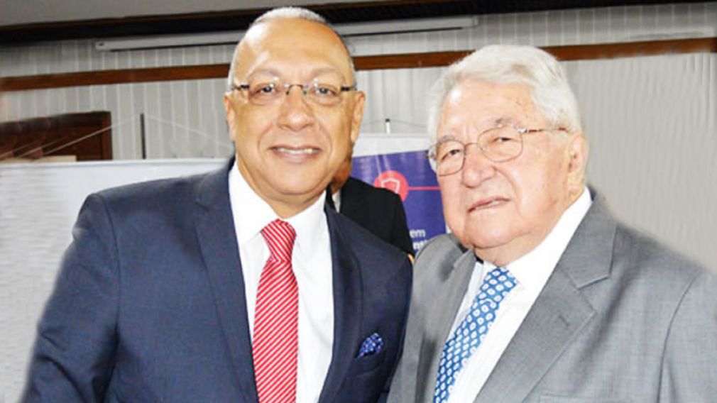 Presidente do Clube Fausto Dórea e o Presidente Da JMalucelli Seguradora João Possiede
