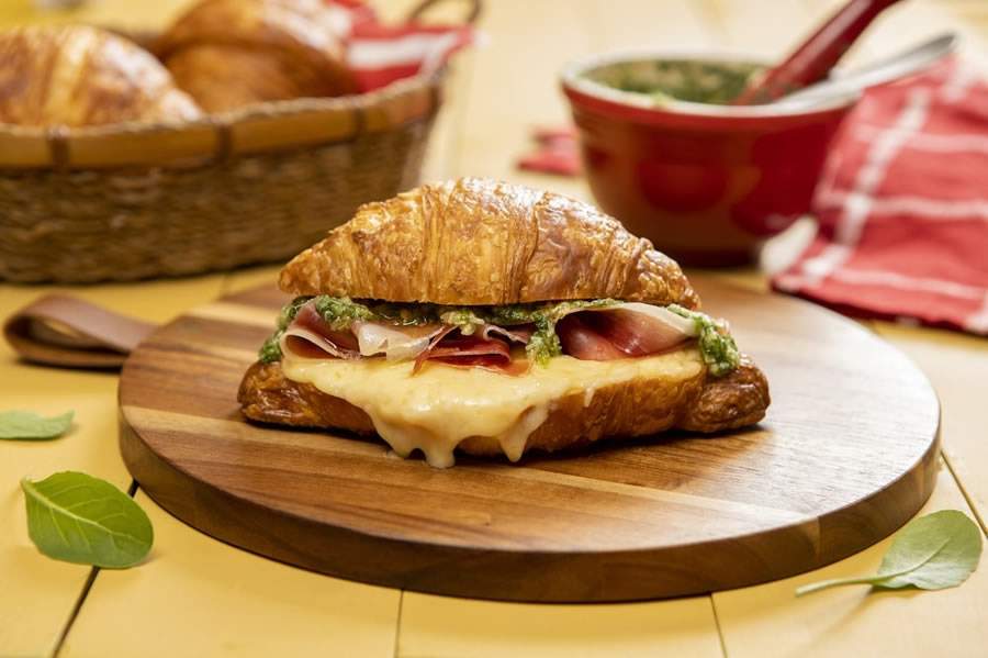 Sanduíche de Croissant Recheado - Divulgação - Marca Tirolez