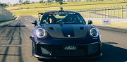 Porsche 911 GT2 RS bate recorde, na categoria carros de rua, do quadro Volta Rápida do canal Acelerados.  Crédito: Juan Alex