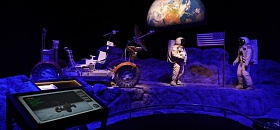  Space Adventure mostra a lua com astronautas, roover e módulo lunar - Divulgação Space Adventure