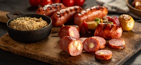 Linguica-com-queijo-coalho-e-legumes-na-churrasqueira---Perdigao---Marco-2025