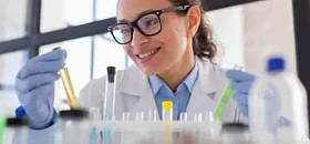 Biomédicas são maioria na profissão em todo o Brasil; profissionais buscam mais espaços nas áreas de pesquisa e na liderança - Freepik | Fabrício Grigoletto