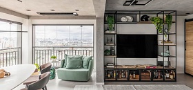 A sala de estar foi ampliada até a varanda, que favorece a luminosidade natural do espaço, além dos momentos de relaxamento | Projeto BMA Studio | Foto: Guilherme Pucci
