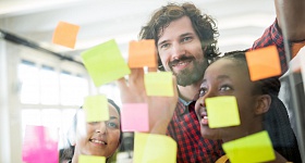   Envolvimento de líderes e gestão estratégica estruturada para mudanças aceleram ganhos e reduzem riscos em transformação digital de grande escala - Divulgação/Freepik