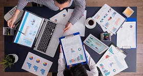 Domínio técnico, pensamento crítico e habilidades humanas integradas sustentam decisões melhores no trabalho - Crédito: Divulgação