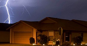 Descargas elétricas no Brasil: um fenômeno natural que exige atenção redobrada à segurança e manutenção de sistemas elétricos e extintores. (Divulgação)