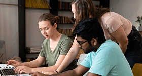     Especialistas em carreira priorizam as habilidades comportamentais ao domínio técnico na hora da contratação - Crédito da foto Freepik