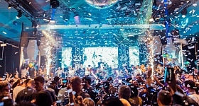 Nova pesquisa aponta que quase um terço dos brasileiros já teve um relacionamento no trabalho - Creative Commons License (Edoardo Tommasini) - Crédito: Pexels