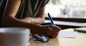 Estamos em uma cultura orientada para a produtividade constante, influenciada por discursos que valorizam desempenho e metas grandiosas. - Divulgação | Faculdade Santa Marcelina | ShutterStock