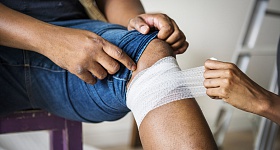     Entre o descuido e a infecção: por que pequenos cortes não são tão inofensivos quanto parecem - Freepik