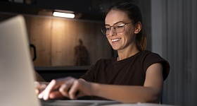 O mercado valoriza profissionais com boa comunicação, organização e capacidade de entender o contexto das áreas atendidas - Freepik