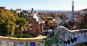 Parque-Guell---Barcelona-Crédito Freepik