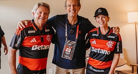   Da esquerda para a direita: Raul Fernandez Schuchovsky, presidente do Conselho da Ademicon; Luiz Eduardo Baptista (Bap), presidente do Clube de Regatas do Flamengo e Tatiana Schuchovsky Reichmann, CEO da Ademicon.