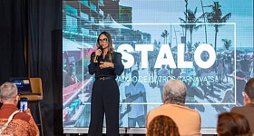 Maíra Holtz, sócia-diretora da Estalo, participa do evento Carnaval 360. Imagem: Divulgação