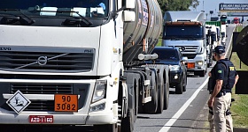 Falta de manutenção nos veículos é uma das situações que aumentam os riscos nas rodovias brasileiras. - PRF-PR