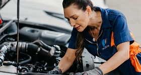 Luciana Felix, fundadora da Na Oficina, uma oficina mecânica especializada no atendimento ao público feminino - Divulgação