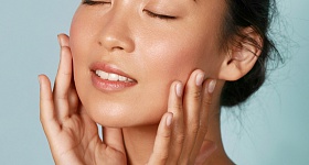 Hidratação, limpeza e proteção são passos essenciais para recuperar o viço da pele - Banco de Imagens