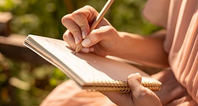 Metas coerentes com valores pessoais podem contribuir para a continuidade dos objetivos e alcance das prioridades estabelecidas no início do ano - Crédito das fotos Freepik