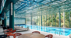  A área da piscina indoor com mais de 900m² tem o visual renovado - Grupo Tauá/ Divulgação