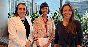  Jean Espinosa, gerente de Sustentabilidade e Diversidade da Prudential do Brasil, Viviana Lobo, coordenadora de graduação em Ciências Atuariais da UFRJ e Gabriela Al-Cici, vice-presidente de Pessoas e Desenvolvimento Organizacional da Prudential do Brasil.