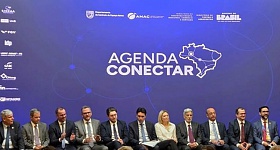     Representantes do MPor e autoridades do setor aeroviário durante lançamento da Agenda ConcetAR, em Brasília (DF). Foto: Divulgação/CNseg