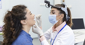   Doenças das vias aéreas superiores contribuem diretamente para a alteração do hálito por meio de diversos mecanismos fisiopatológicos - Crédito: Freepik