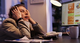 Ao sofrer com esses excessos, muitos líderes apostam em mudanças externas como solução em vez do olhar para si mesmo - Freepik