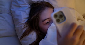  Estudo mostra que 7 em cada 10 adolescentes estão com déficit de sono; especialistas advertem que dormir pouco traz consequências negativas para a saúde e o aprendizado - Crédito das fotos Freepik