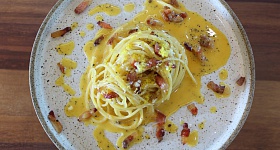  Carbonara com toque brasileiro: Spaghetti alla Sudestina combina tradição italiana com queijo Canastra - Divulgação Barilla