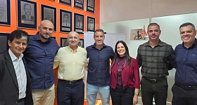 Da esquerda para a direita: Wellington Costa, diretor adjunto do CVG-RJ; Felipe Etur - superintendente comercial da MAG Seguros; Leonardo Lerer, palestrante e sócio head de seguros de Vida da Invest Prime; Ygor Tostes, sócio fundador da Invest Prime e diretor comercial; Sonia Marra, presidente do CVG-RJ; Marcos Vinicius, sócio e diretor de relacionamento da Invest Prime e Henrique Azevedo, gerente comercial da MAG Seguros- Foto: Divulgação