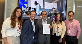  Milena Pessoa (Gerente de DE&I da Sompo), Djalma Scartezini (CEO da REIS), Alfredo Lalia Neto (CEO da SOMPO), Roberta Caravieri (Diretoria de RH e Sustentabilidade) e Celso Ricardo Mendes (Diretor Executivo da Sompo) durante assinatura do documento de adesão da Sompo à REIS