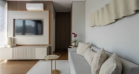  De acordo com os arquitetos Alexandre Pasquotto e Mariana Meneghisso, a definição do ar-condicionado ideal impactará diretamente em questões como o conforto térmico, qualidade de vida, saúde e consumo de energia | Projeto Meneghisso & Pasquotto Arquitetura | Foto: ​JP Image