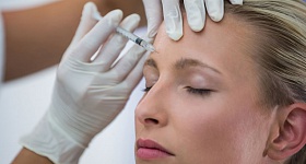 Botox exige alguns cuidados extras nos dias de sol intenso e calor. (Crédito: Freepik)