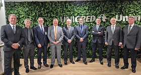 Dr. Oseimar de Oliveira Castro Ribas (diretor Operacional Unimed SC), Dr. André Luz Guedes (diretor de Desenvolvimento Unimed SC), Dr. Carlos Gilberto Crippa (presidente Unicred Valor Capital), Dr. Celso Marques Menezes (presidente Unicred Desbravadora), Dr. Mauro Marquiotti, presidente Unicred União), Dr. Sérgio Malburg Filho (presidente Unimed SC), Dr. Gilson Gonçalves Cândido (coordenador Unicred do Brasil – Núcleo Regional Conexão), Dr. Remaclo Fischer Junior (presidente Unicred do Brasil) e Dr. Luiz Antônio Deczka (vice-presidente Unimed SC) - Foto: divulgação Unimed SC