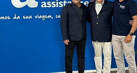 Da esquerda para a direita: Roberto Melamed, Director Proposition Latam da Universal Assistance; Mário Gasparini, Diretor da IFASEG Seguros, e Stefano Curti, Executivo de Conta da Universal Assistance.