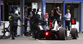  Recarga de 30 segundos feita na garagem da Jaguar TCS Racing, na Temporada - Andrew Ferraro/LAT Images/Fórmula E/Divulgação