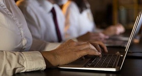 Superar esses desafios não passa por resistir à tecnologia, mas por integrá-la de forma consciente - Crédito: Divulgação 