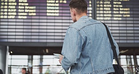 Atraso de voo supera extravios e danos à bagagem - Freepik