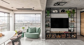 A sala de estar foi ampliada até a varanda, que favorece a luminosidade natural do espaço, além dos momentos de relaxamento | Projeto BMA Studio | Foto: Guilherme Pucci