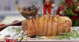 Porchetta assada produzida pela chef Flávia Brunelli - Divulgação