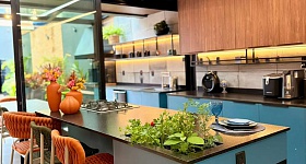 Cozinha assume protagonismo na arquitetura contemporânea e se consolida como centro simbólico, social e estratégico da casa brasileira - Divulgação